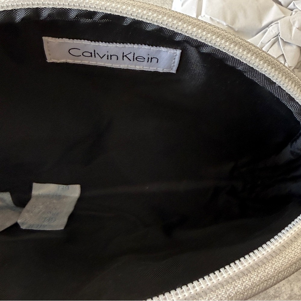 NWOT CK CALVIN KLEIN Logo Makeup Bag Cosmetic Pouch - Picture 9 of 12